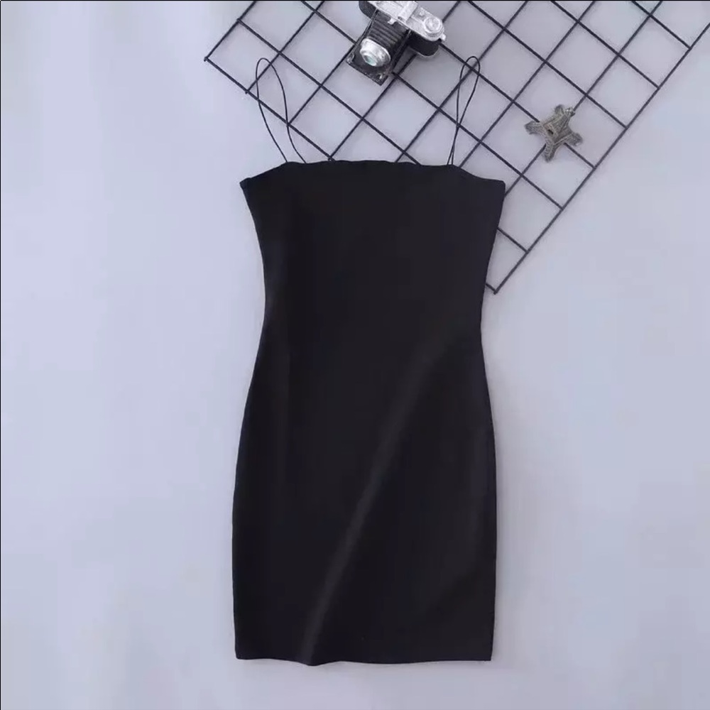 The Perfect LBD - Picture 4 of 7